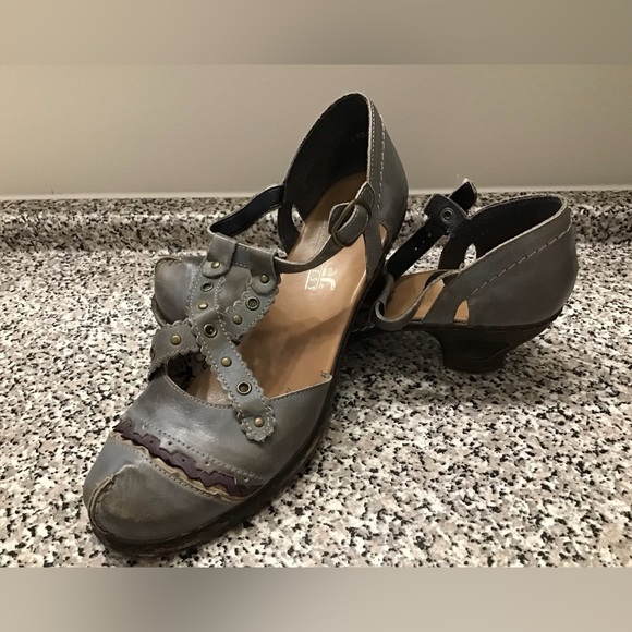 Rieker Shoes - Picture 3 of 6